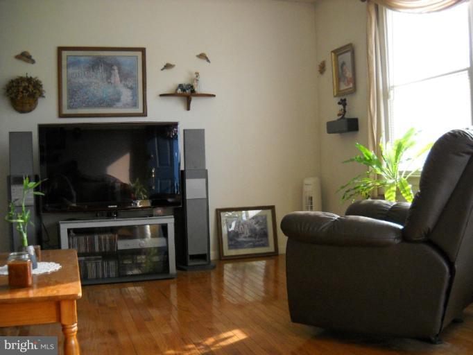 4799 Wentz Road Manchester, MD 21102 - Photo 10 of 17 Living Room