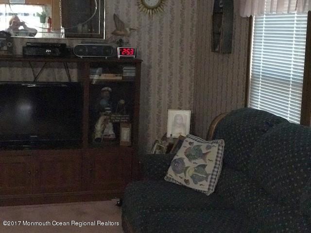 59 Roberts Road Toms River, NJ 08755 - Photo 11 of 26 Living Room