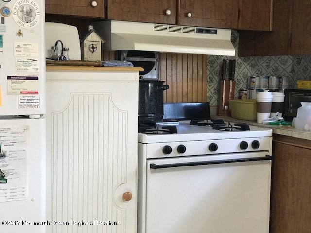 59 Roberts Road Toms River, NJ 08755 - Photo 14 of 26 Kitchen Stove