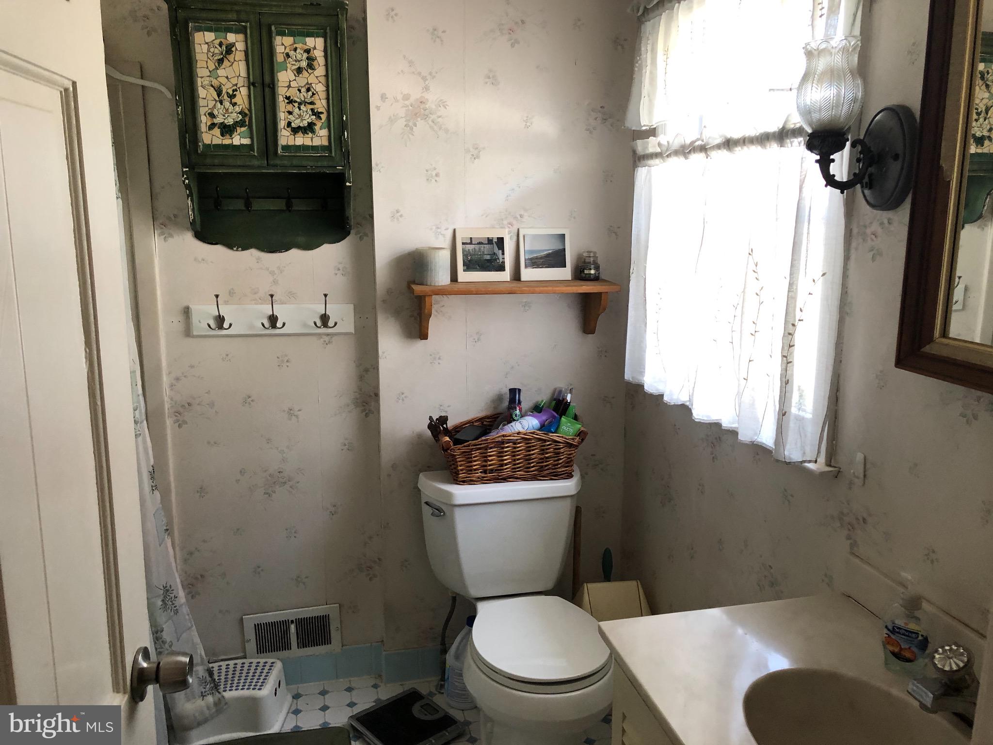 963 Providence Road Springfield, PA 19064 - Photo 20 of 35 Hall Bath