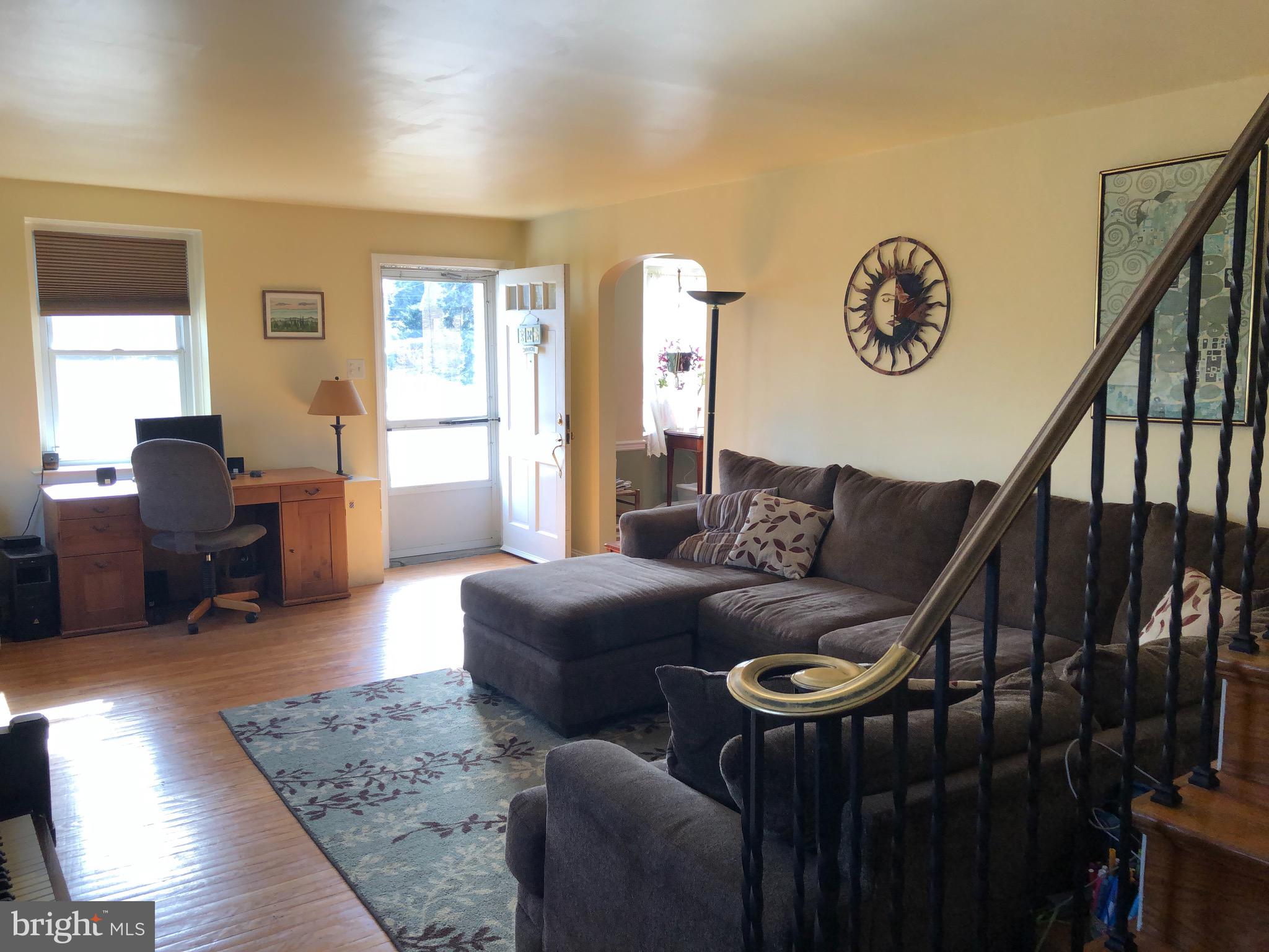 963 Providence Road Springfield, PA 19064 - Photo 3 of 35 Living Room