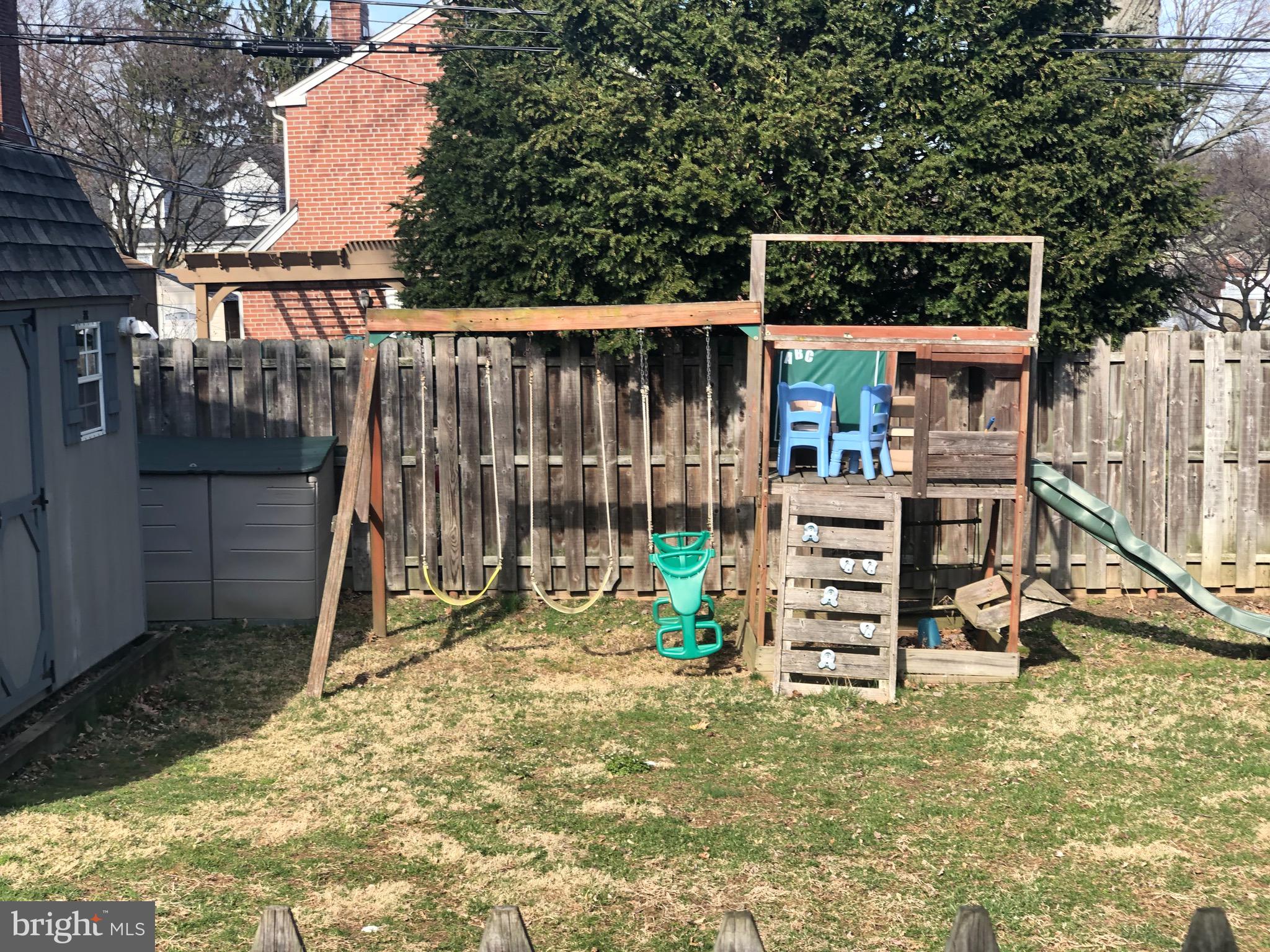 963 Providence Road Springfield, PA 19064 - Photo 33 of 35 Fenced Backyard