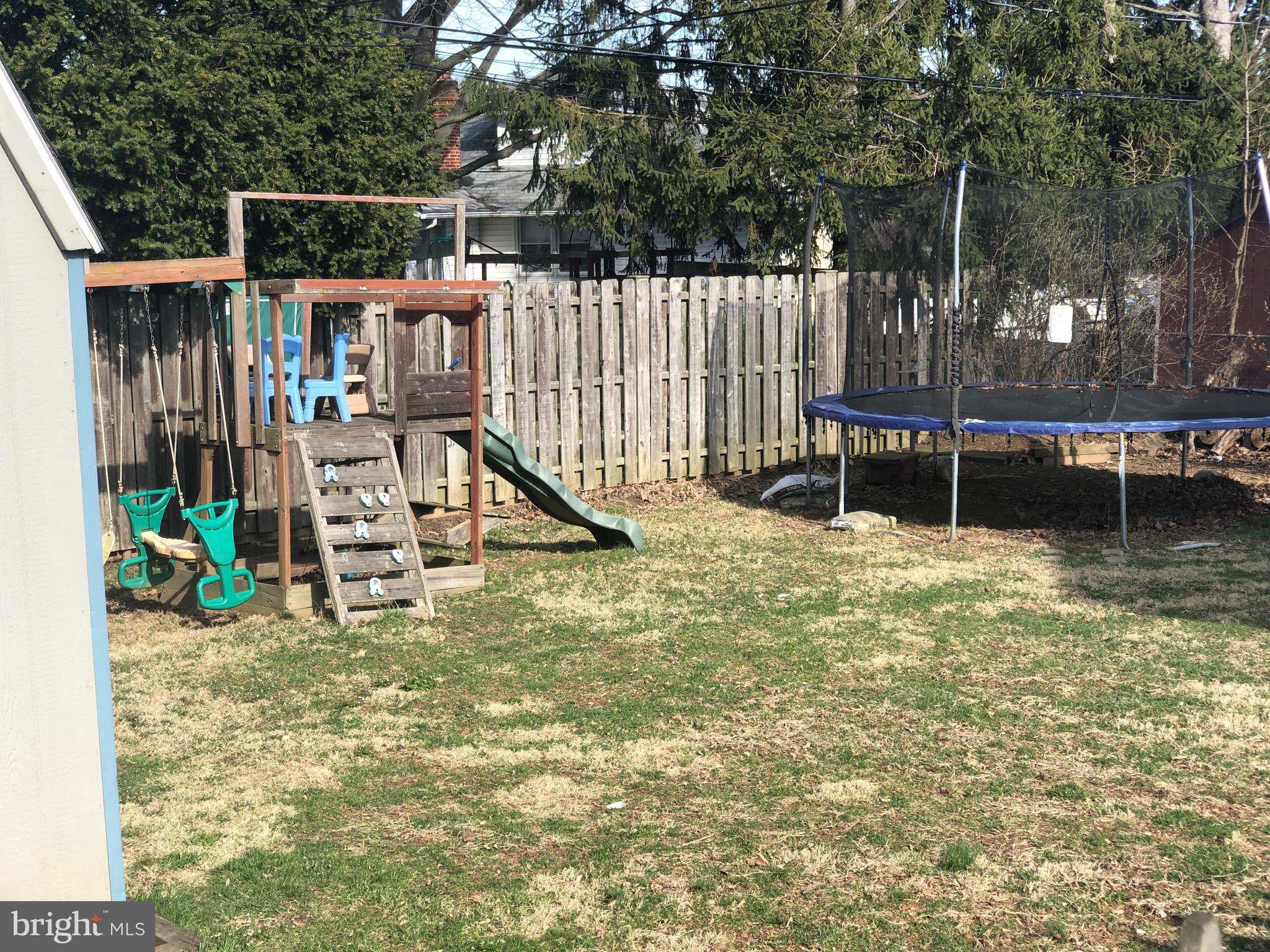 963 Providence Road Springfield, PA 19064 - Photo 34 of 35 Fenced Backyard