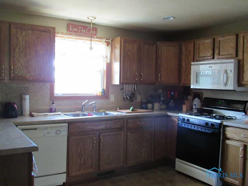 14017 Harrison Road Grand Rapids, OH 43522 - Photo 4 of 14 Gallery Image 4