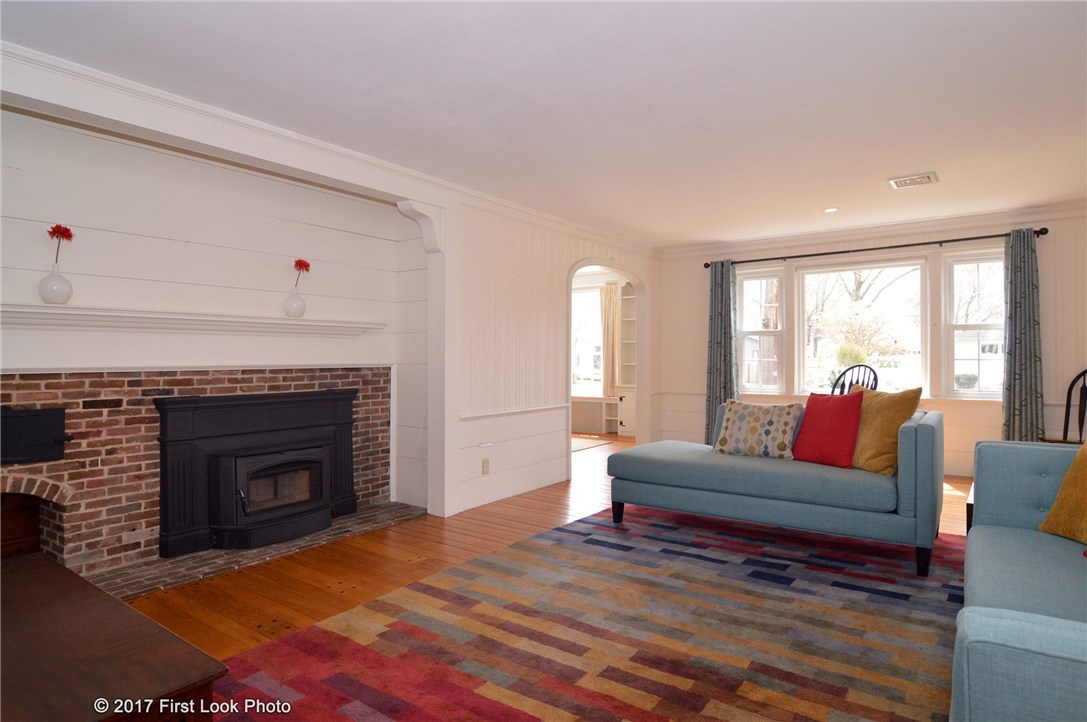 100 King Philip Road Pawtucket, RI 02861 - Photo 11 of 38 Living room