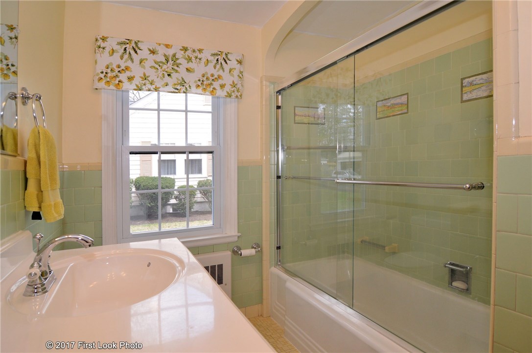 100 King Philip Road Pawtucket, RI 02861 - Photo 34 of 38 Full bath with tub and shower