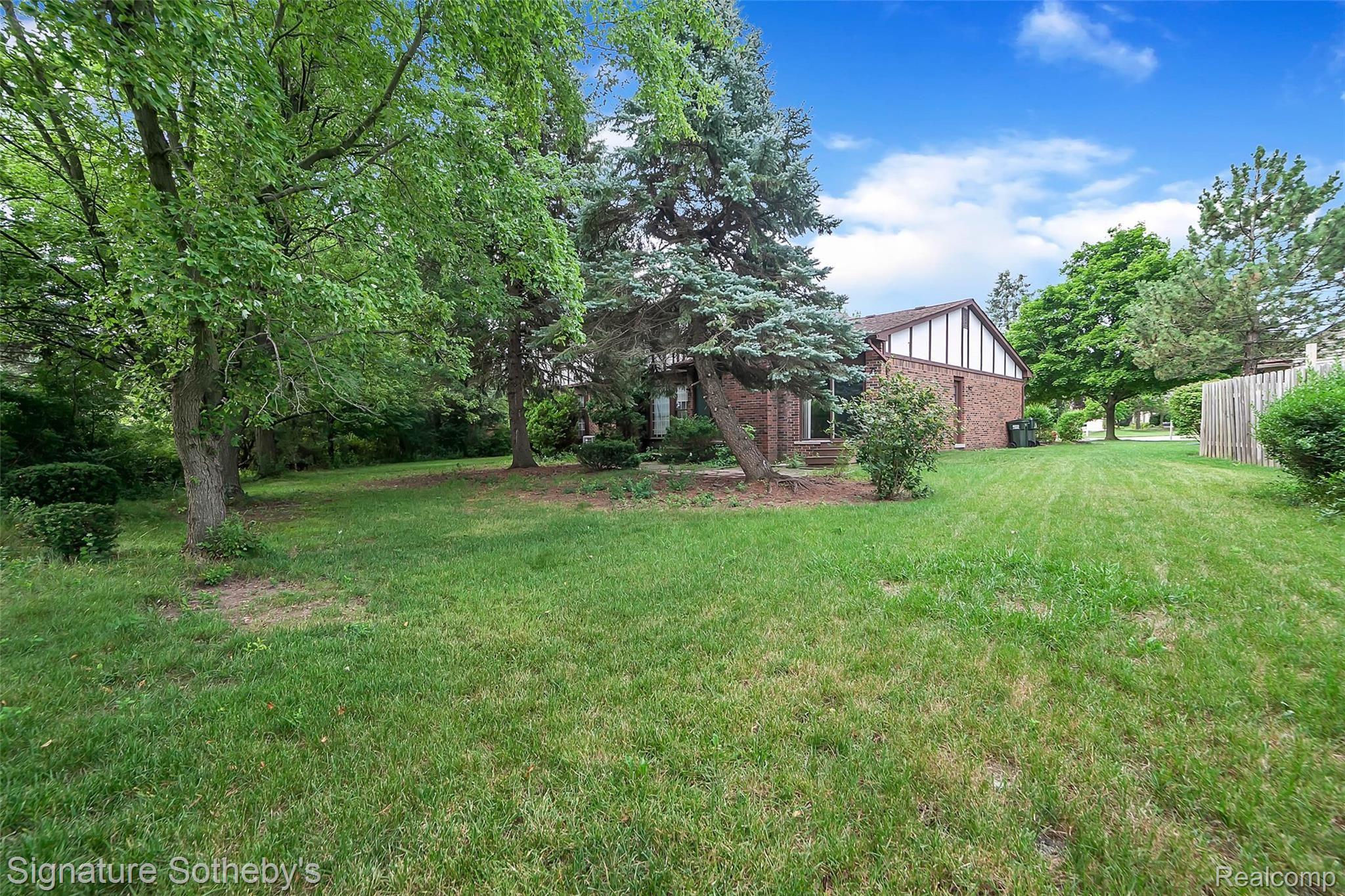 972 Homestead Court Rochester, MI 48309 - Photo 52 of 53 0D96A9B3-641D-4CAB-81F0-7D17EE0E6D2D.jpeg