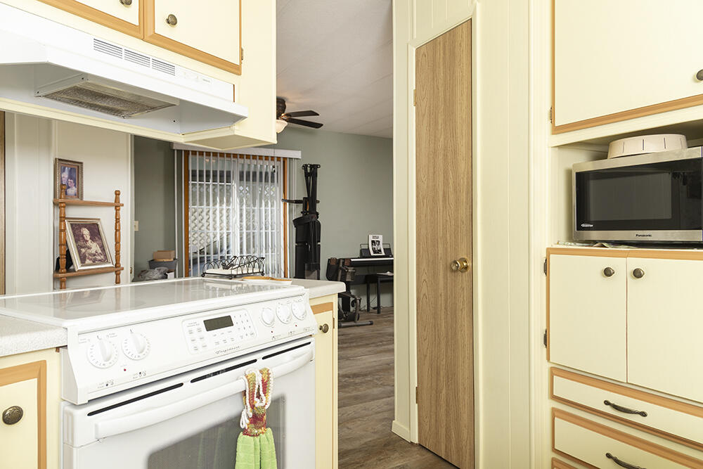 2252 Table Rock Road, Unit SPC 220 Medford, OR 97501 - Photo 9 of 21 9