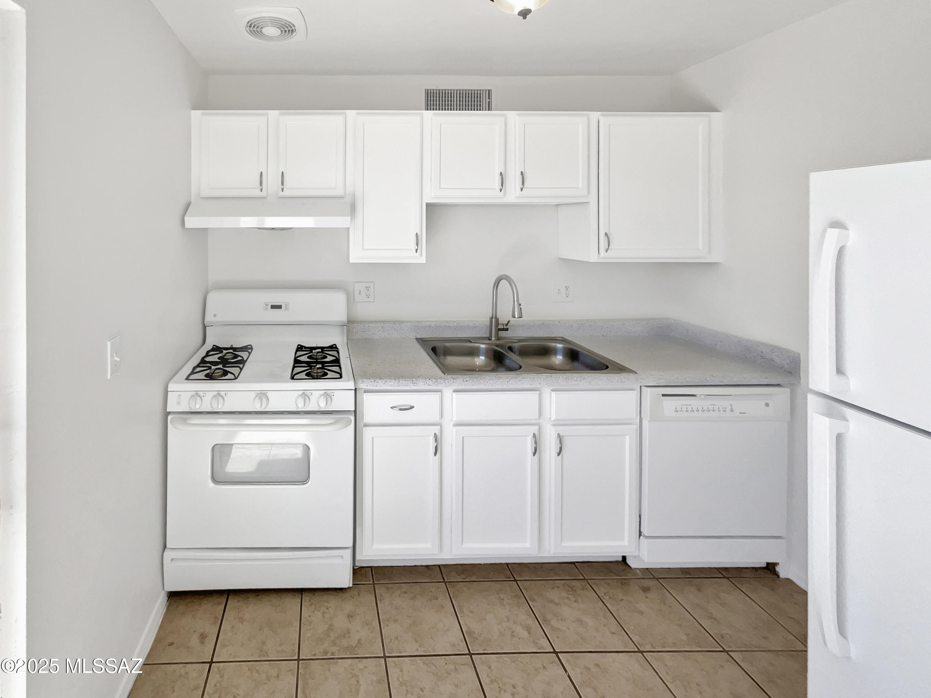 350 North Silverbell Road, Unit 8 Tucson, AZ 85745 - Photo 15 of 19