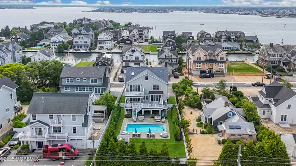 $6,195,000 | 915 Barnegat Lane, Mantoloking, NJ 08738