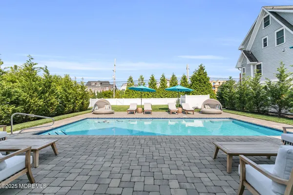 $6,195,000 | 915 Barnegat Lane, Mantoloking, NJ 08738