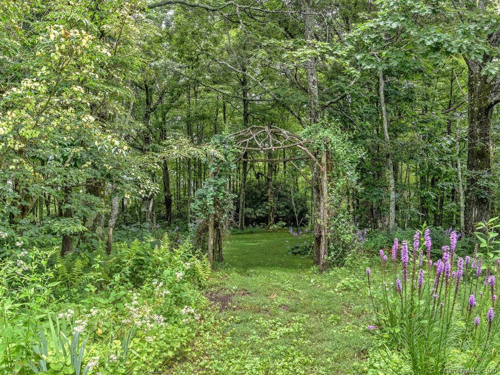 586 Firetower Road Spruce Pine, NC 28777 - Photo 8 of 48 Gallery Image 8