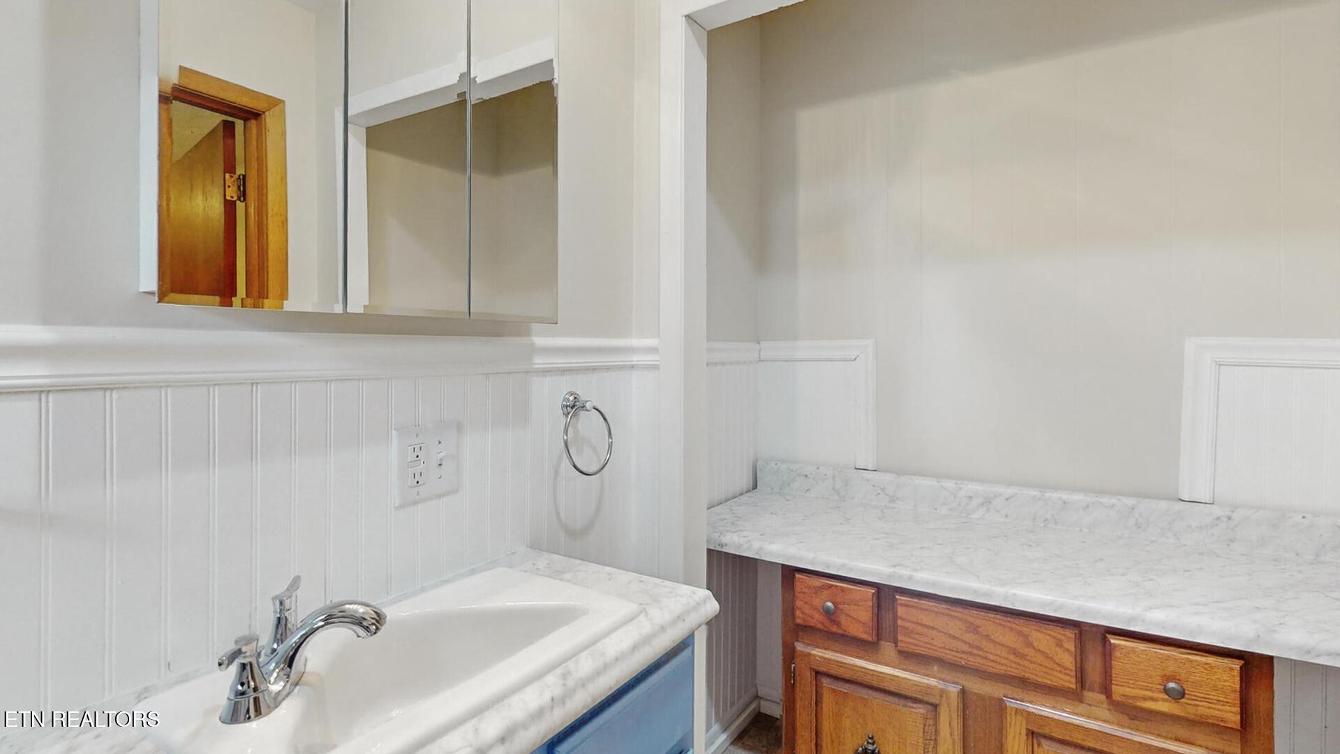 4004 Deerfield Road Knoxville, TN 37921 - Photo 19 of 34 a bathroom with a sink and a mirror