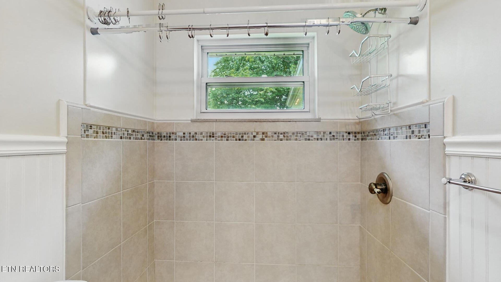 4004 Deerfield Road Knoxville, TN 37921 - Photo 20 of 34 a bathroom with a shower and a window