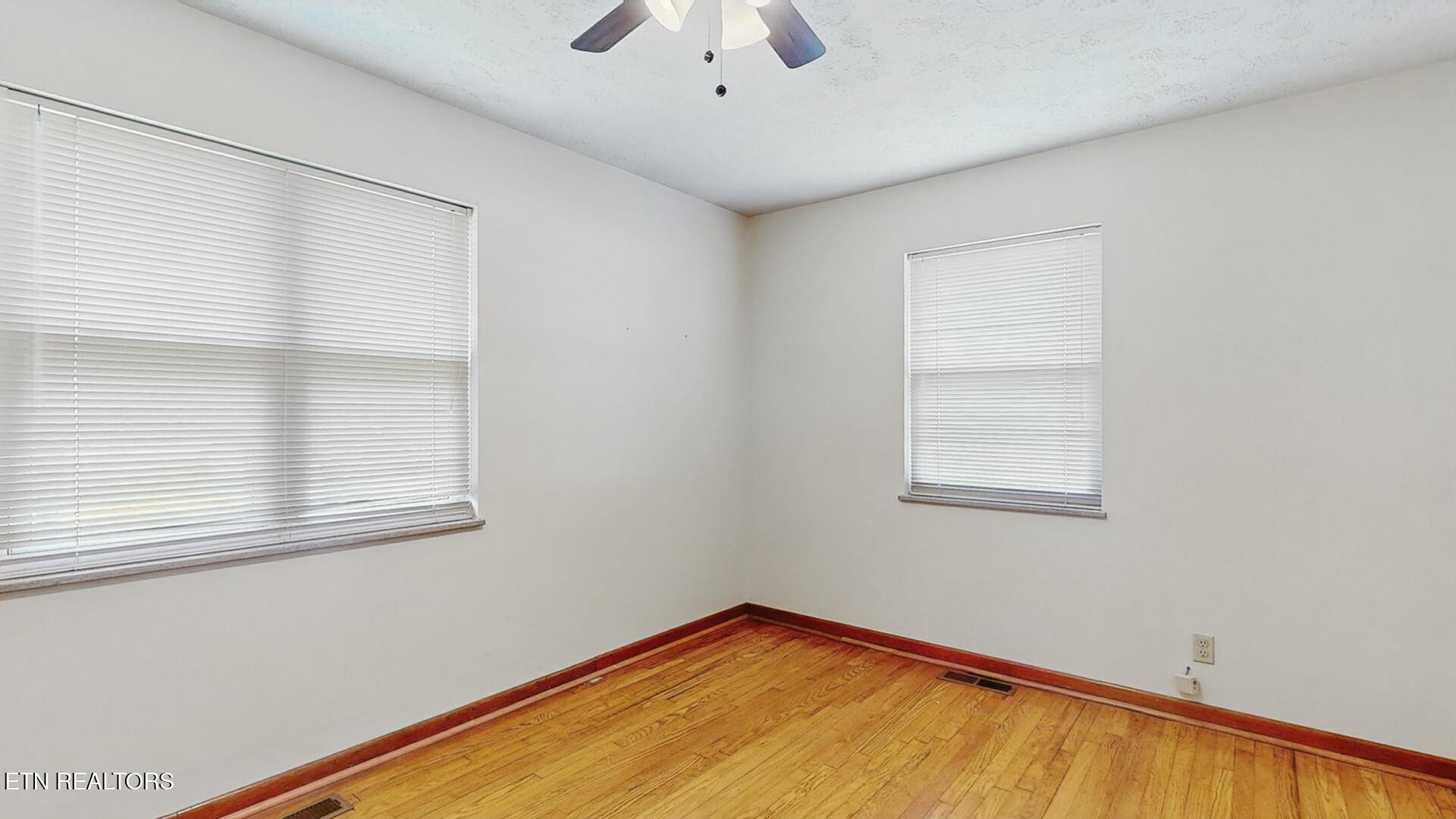 4004 Deerfield Road Knoxville, TN 37921 - Photo 24 of 34 a view of an empty room with a window