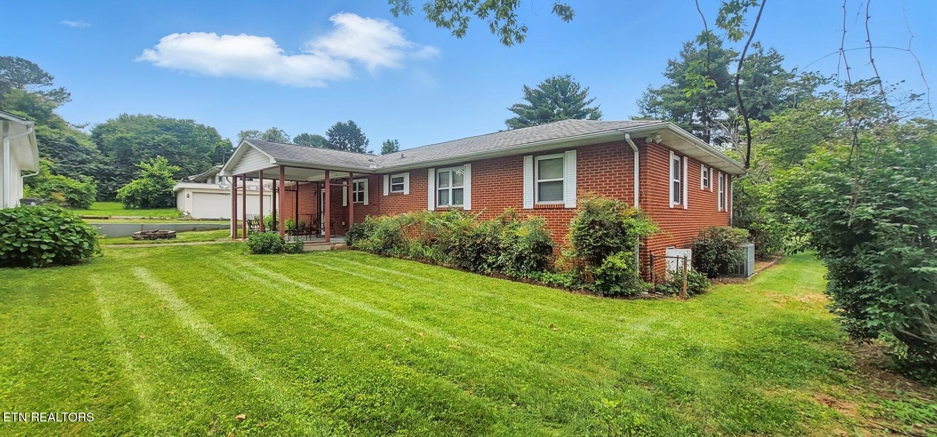 4004 Deerfield Road Knoxville, TN 37921 - Photo 28 of 34 a front view of a house with yard and green space