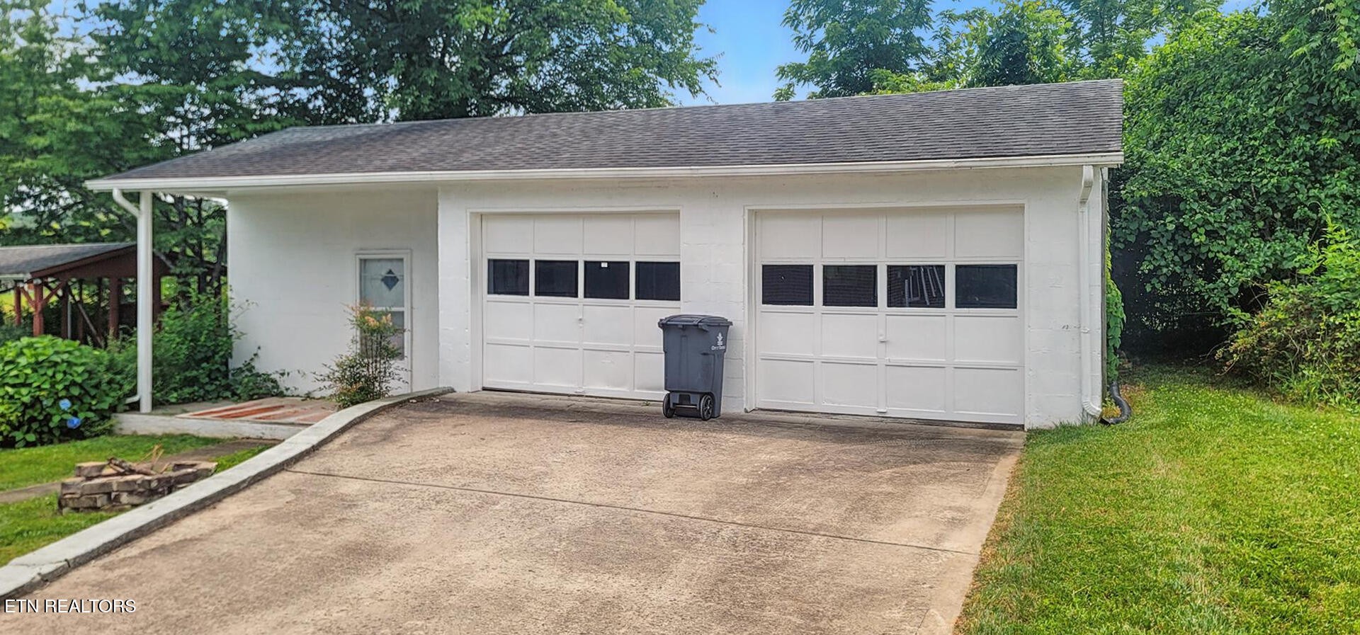 4004 Deerfield Road Knoxville, TN 37921 - Photo 29 of 34 a view of a house with a yard