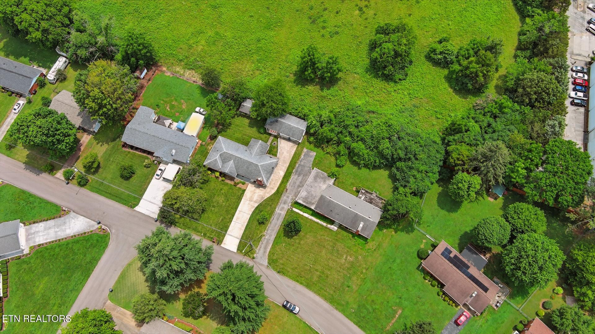 4004 Deerfield Road Knoxville, TN 37921 - Photo 30 of 34 an aerial view of a house with a yard