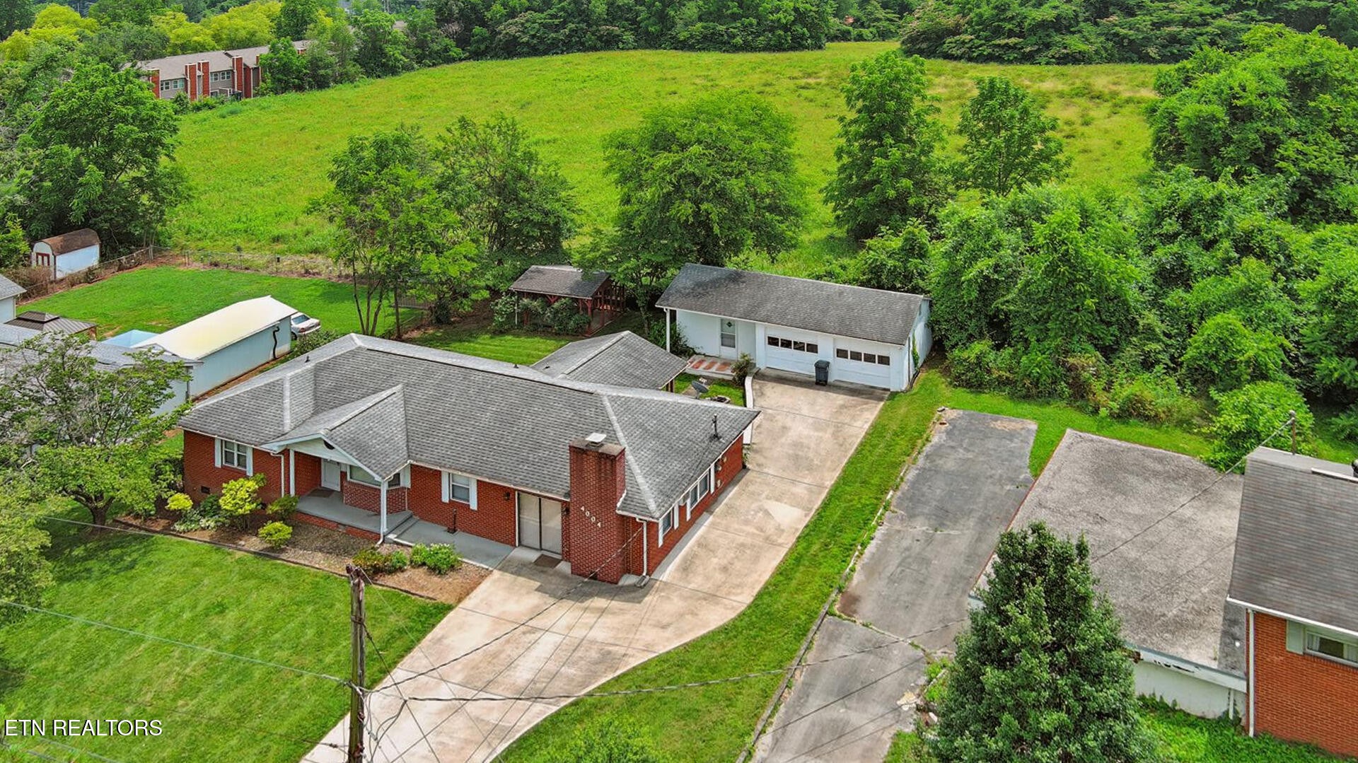 4004 Deerfield Road Knoxville, TN 37921 - Photo 31 of 34 an aerial view of a house with a big yard
