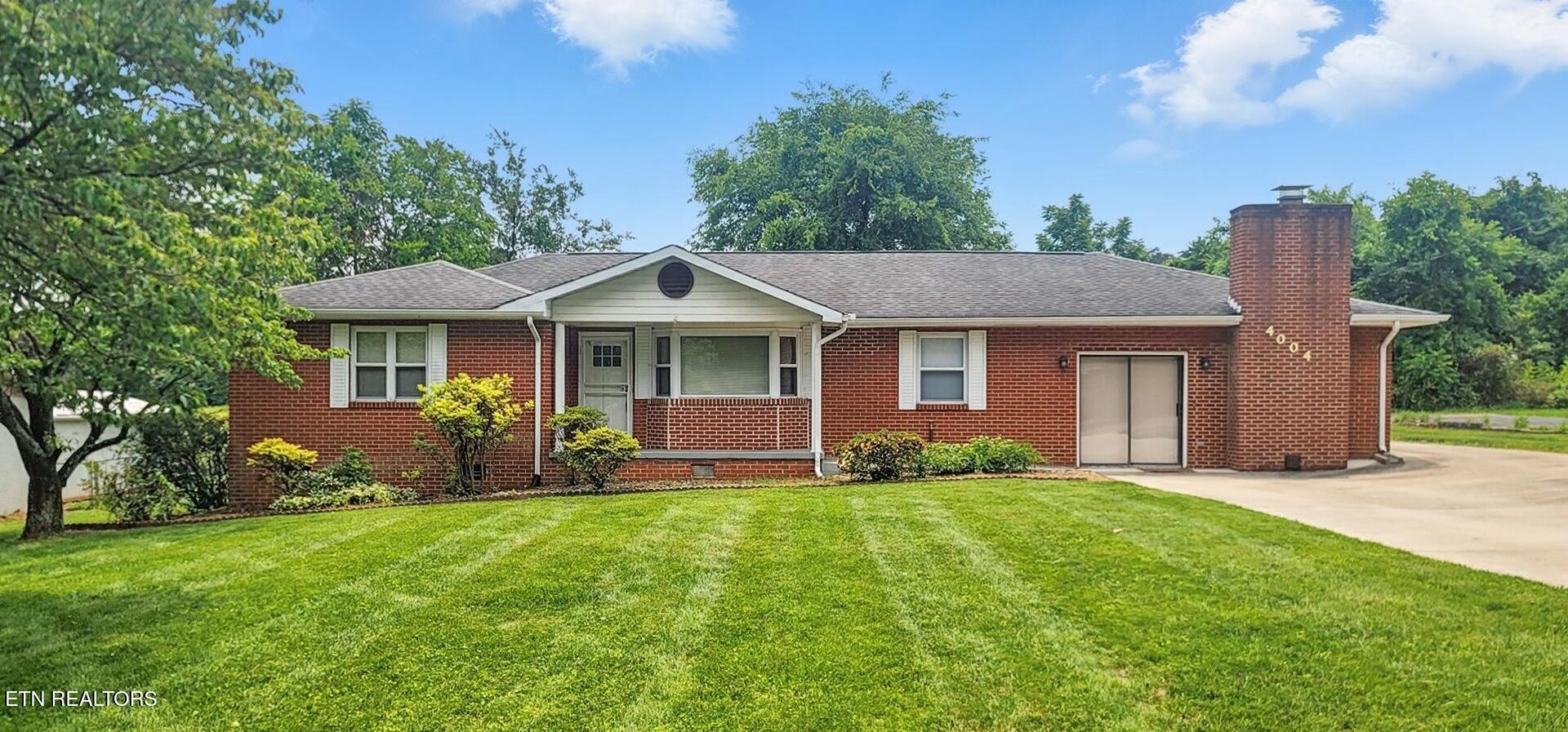 4004 Deerfield Road Knoxville, TN 37921 - Photo 32 of 34 a front view of a house with a yard and trees
