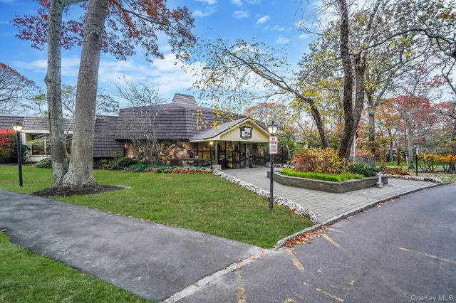 $399,999 | 268 Brettonwoods Drive, Coram, NY 11727