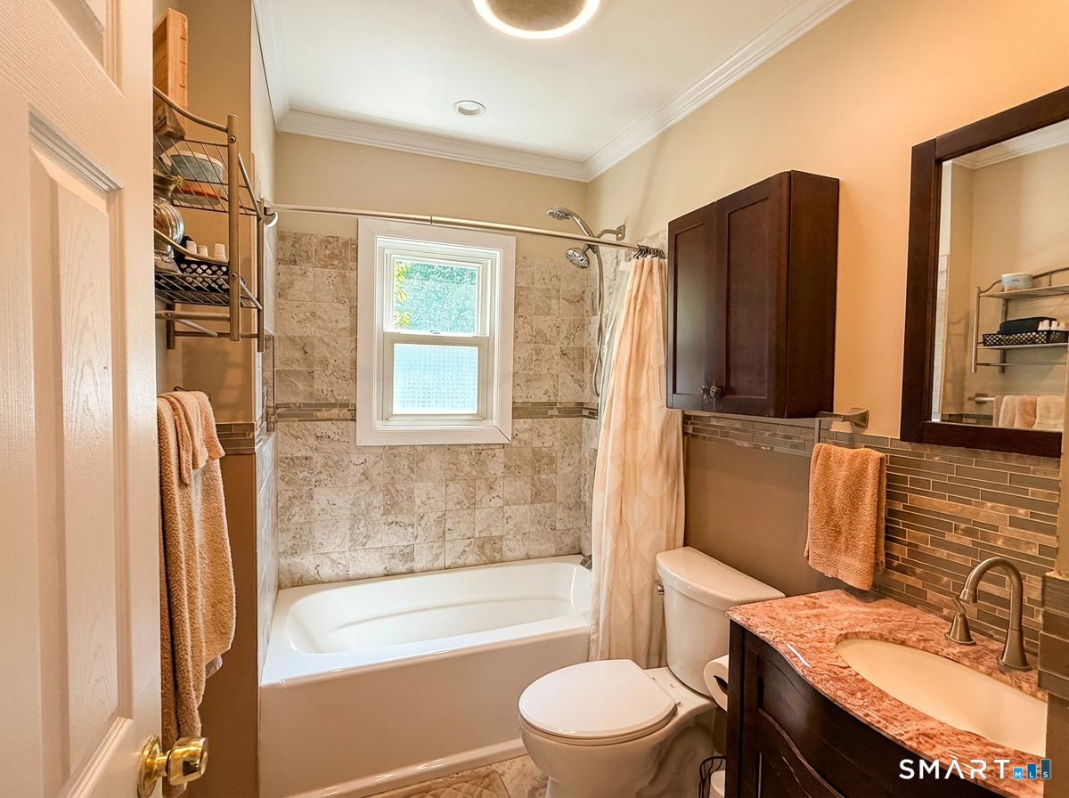 33 Salem Road East Hartford, CT 06118 - Photo 10 of 24
