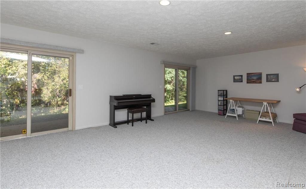 6674 Ridgeview Drive Clarkston, MI 48346 - Photo 25 of 35