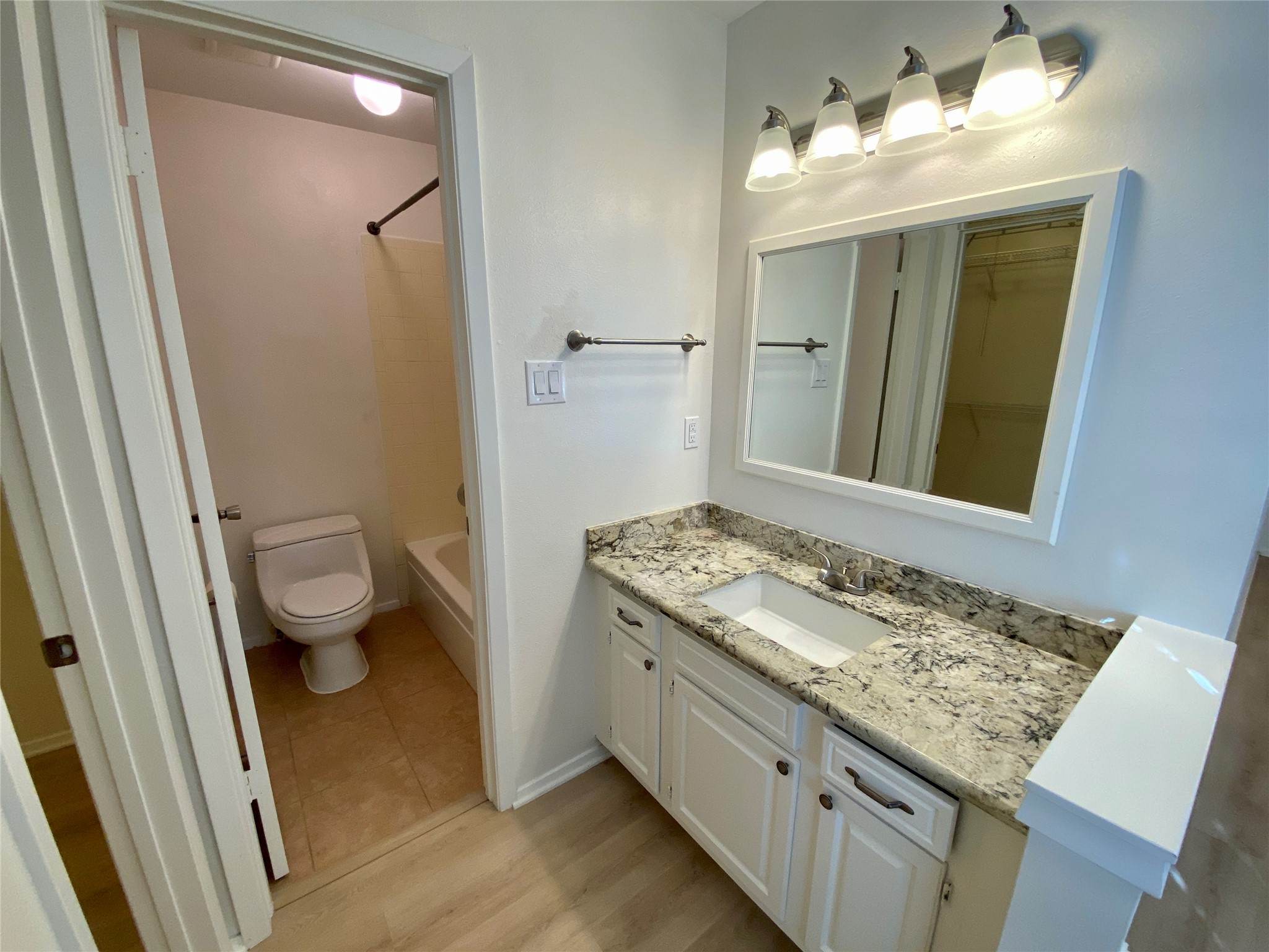 2 North Waxberry Road The Woodlands, TX 77381 - Photo 15 of 28 Primary Bathroom