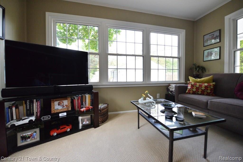 4408 Amherst Road Royal Oak, MI 48073 - Photo 25 of 51 Family Room 7.jpg