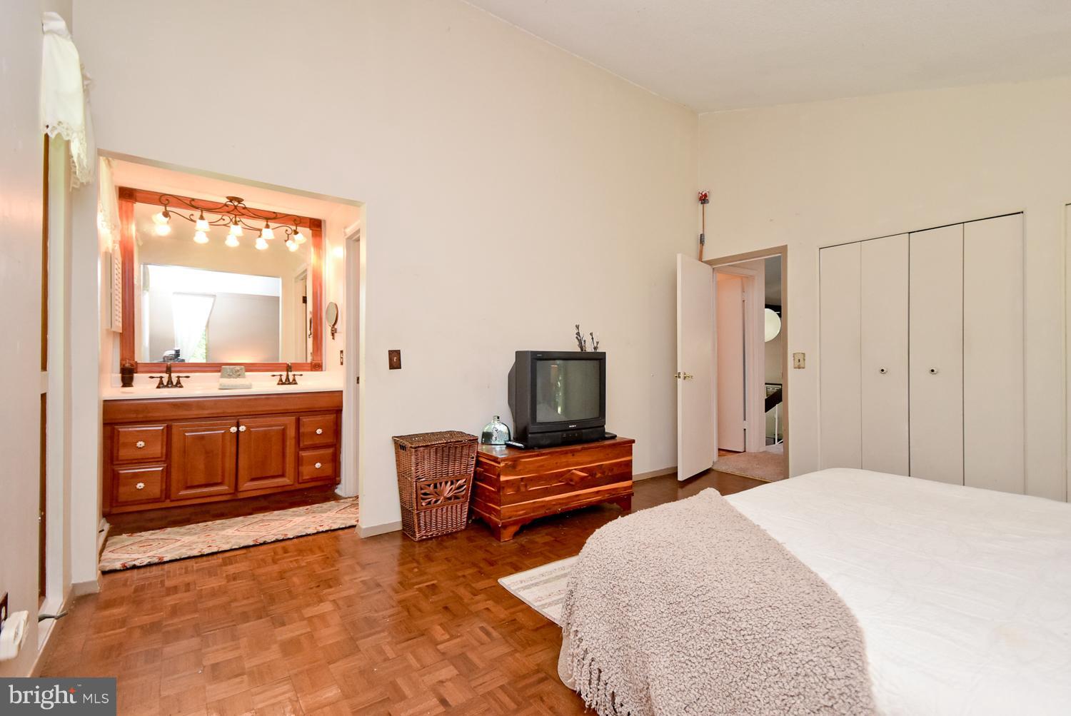 5348 Lightning View Road Columbia, MD 21045 - Photo 21 of 29 Bedroom (Master)
