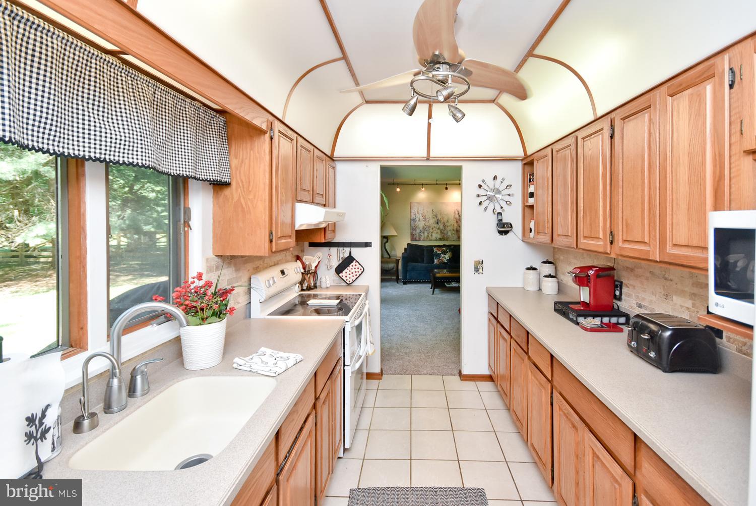 5348 Lightning View Road Columbia, MD 21045 - Photo 8 of 29 Kitchen