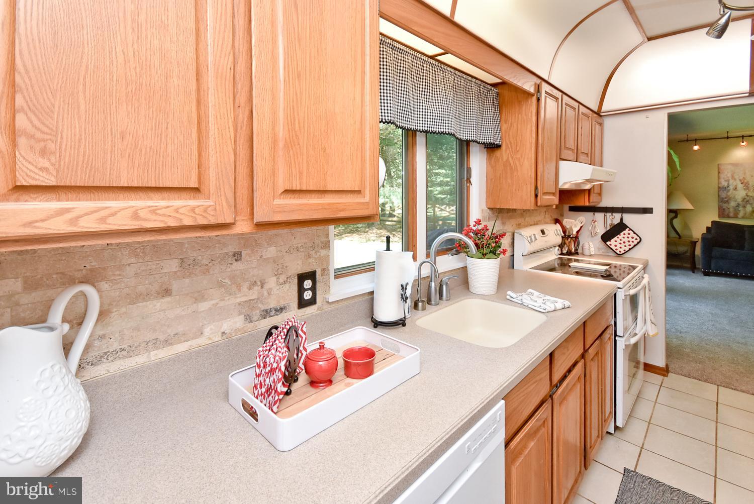 5348 Lightning View Road Columbia, MD 21045 - Photo 9 of 29 Kitchen