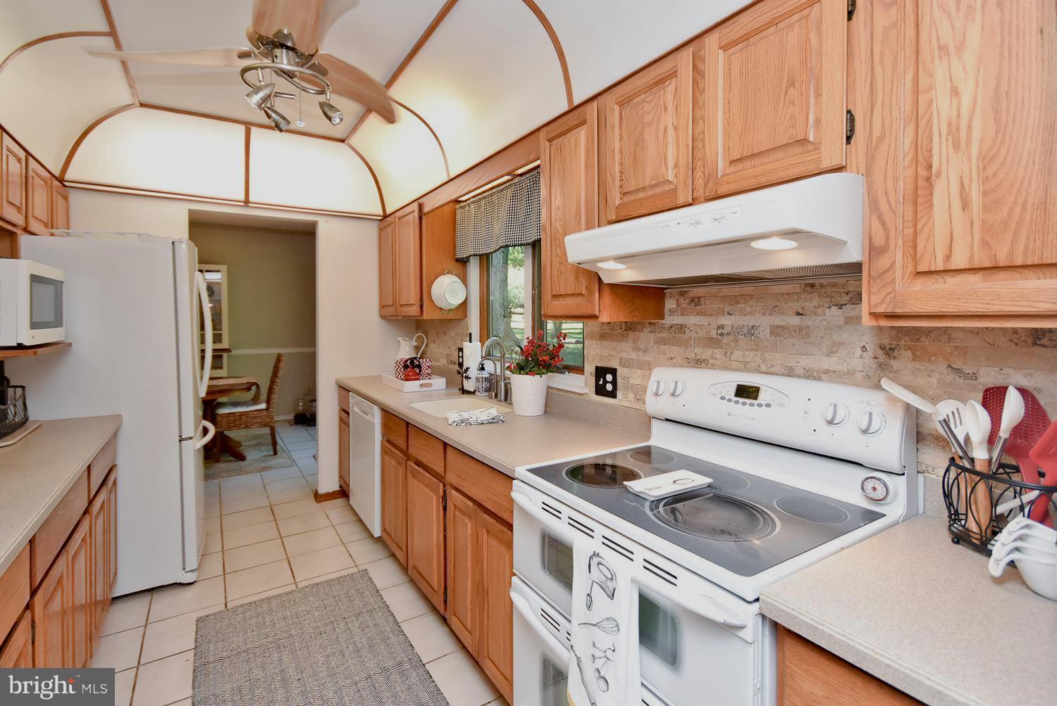 5348 Lightning View Road Columbia, MD 21045 - Photo 10 of 29 Kitchen