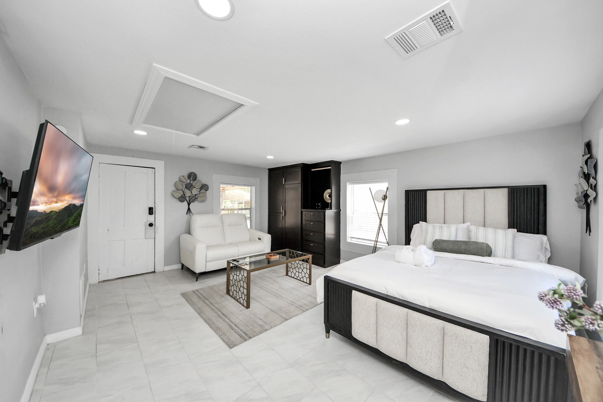 28222 Margerstadt Road Waller, TX 77484 - Photo 20 of 50 Relaxing primary suite offers comfort and privacy.