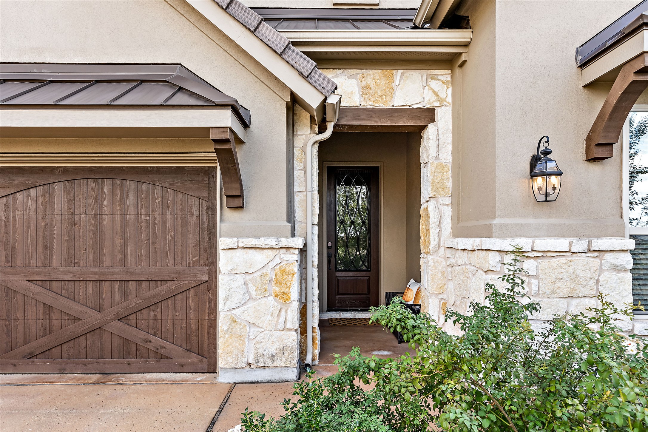 106 Maxwell Way Austin, TX 78738 - Photo 31 of 40 Front entry way