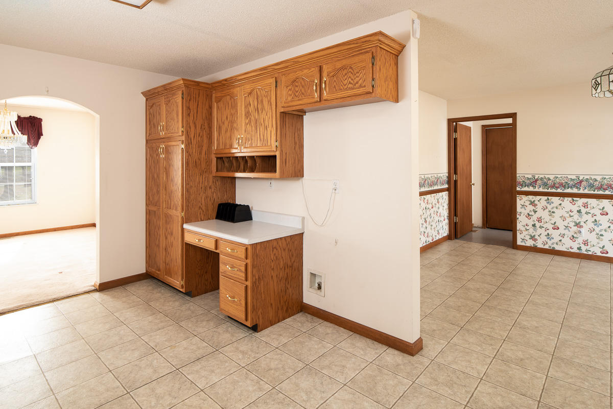 2218 Marlin Road Maryville, TN 37801 - Photo 13 of 23 Built-in Desk