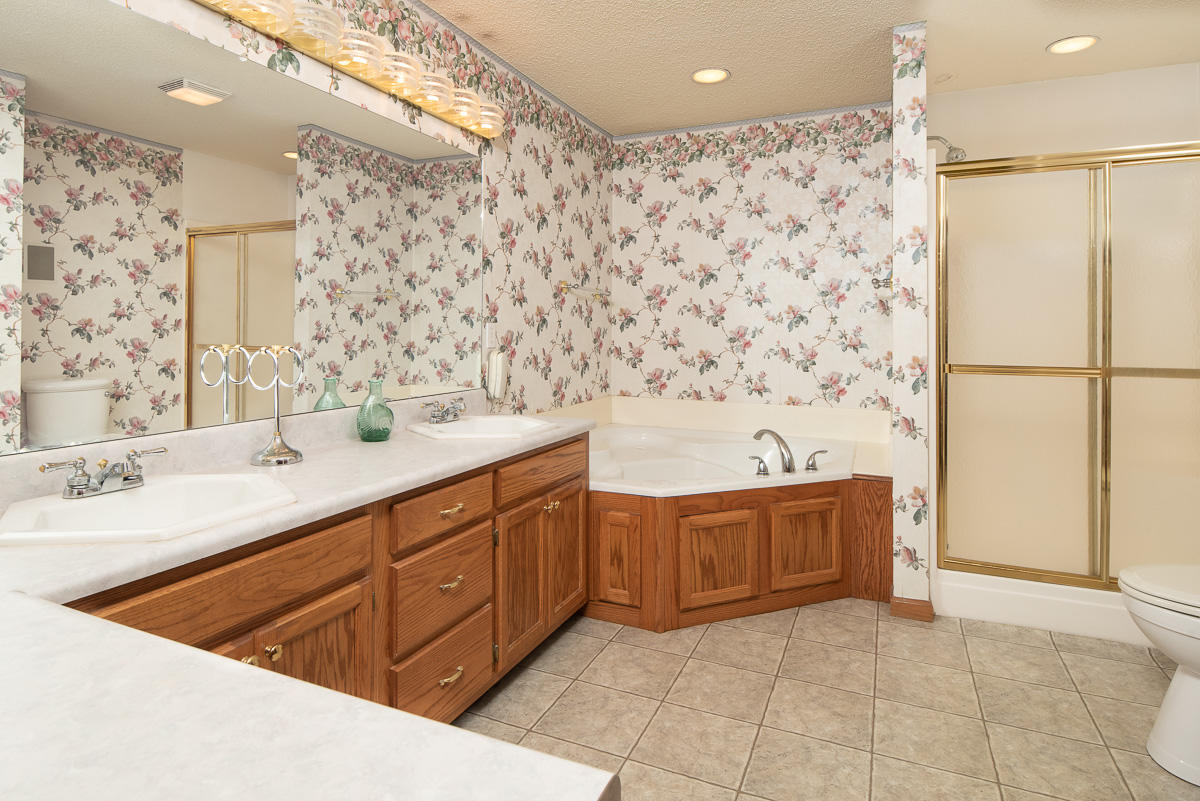 2218 Marlin Road Maryville, TN 37801 - Photo 20 of 23 Hall Bath
