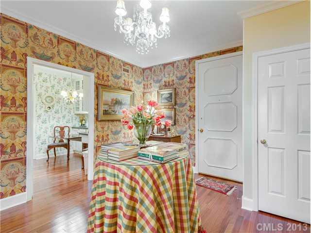 964 Cherokee Road, Unit E6 Charlotte, NC 28207 - Photo 3 of 16 Gallery Image 3