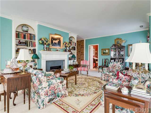 964 Cherokee Road, Unit E6 Charlotte, NC 28207 - Photo 5 of 16 Gallery Image 5