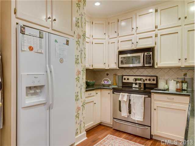 964 Cherokee Road, Unit E6 Charlotte, NC 28207 - Photo 8 of 16 Gallery Image 8
