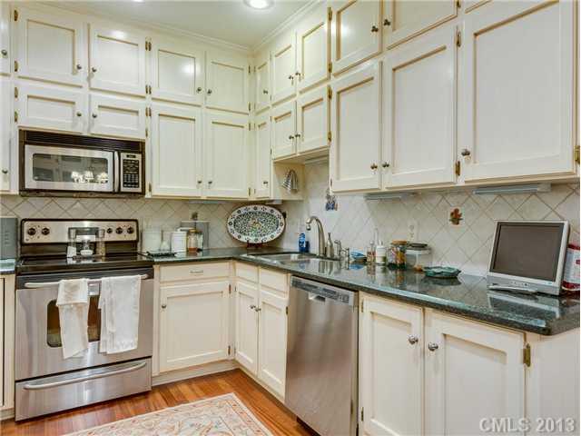 964 Cherokee Road, Unit E6 Charlotte, NC 28207 - Photo 9 of 16 Gallery Image 9