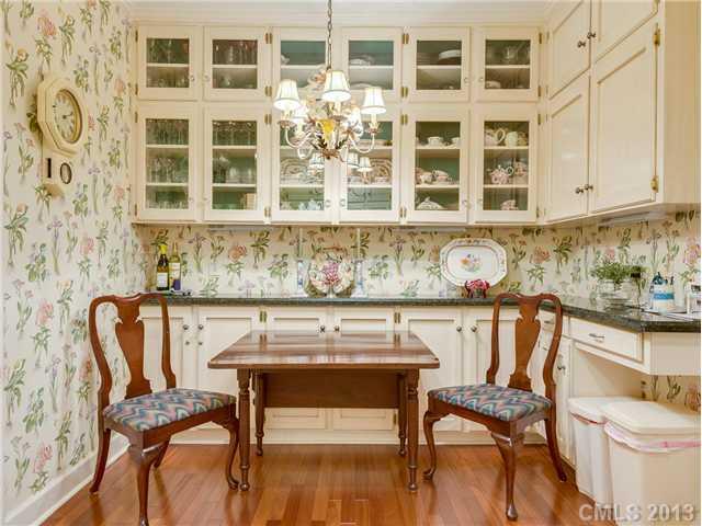 964 Cherokee Road, Unit E6 Charlotte, NC 28207 - Photo 10 of 16 Gallery Image 10