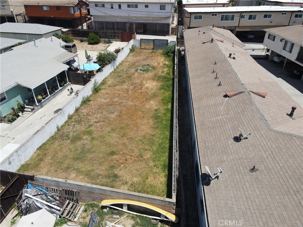 802 North Market Street Inglewood, CA 90302 - Photo 2 of 16 a view of balcony with furniture
