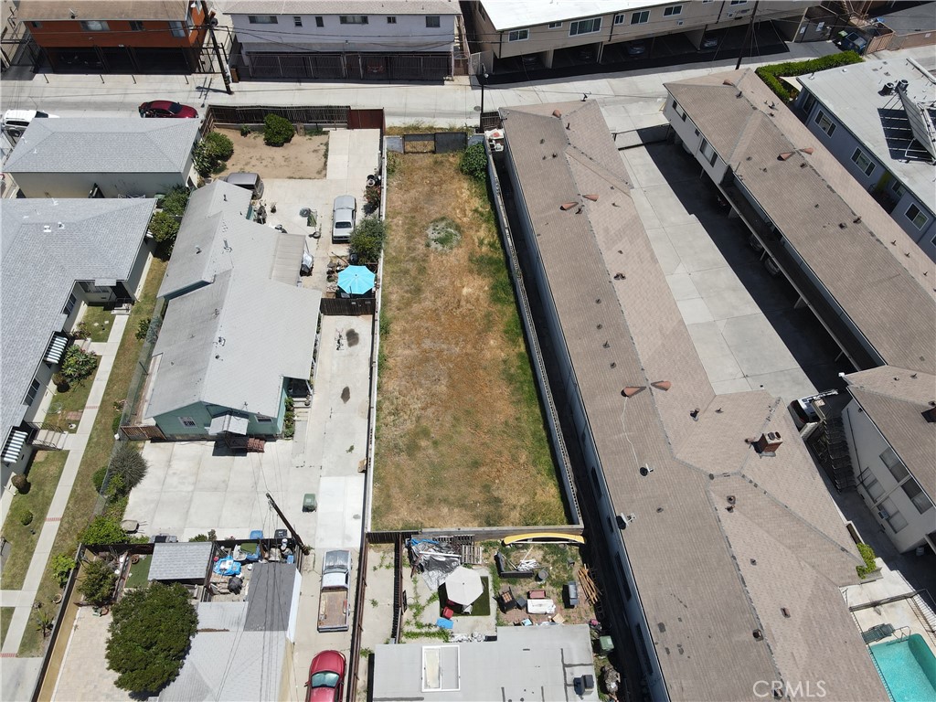 802 North Market Street Inglewood, CA 90302 - Photo 6 of 16 an aerial view of a residential apartment building with entryway