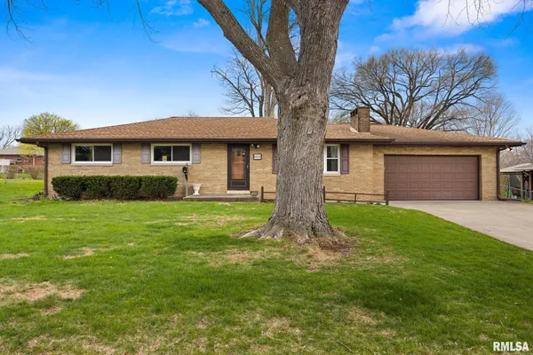 $220,000 | 604 South Elm Street, Washington, IL 61571