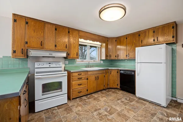 $220,000 | 604 South Elm Street, Washington, IL 61571