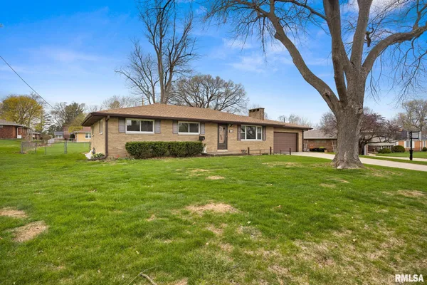 $220,000 | 604 South Elm Street, Washington, IL 61571