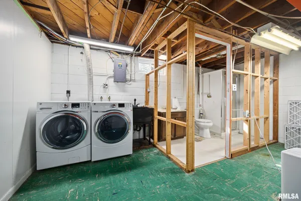 $220,000 | 604 South Elm Street, Washington, IL 61571