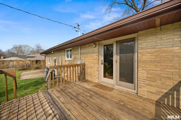 $220,000 | 604 South Elm Street, Washington, IL 61571