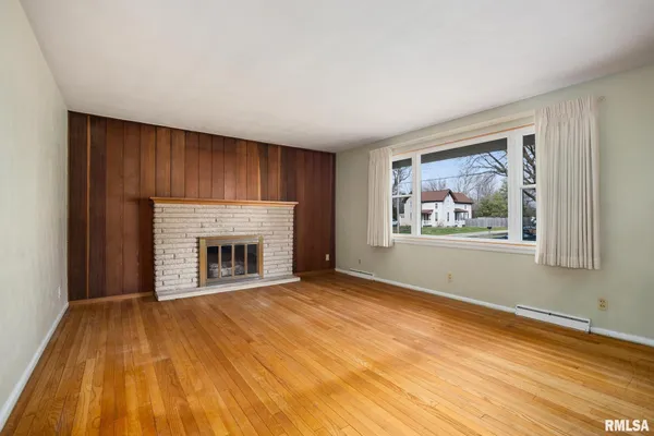 $220,000 | 604 South Elm Street, Washington, IL 61571